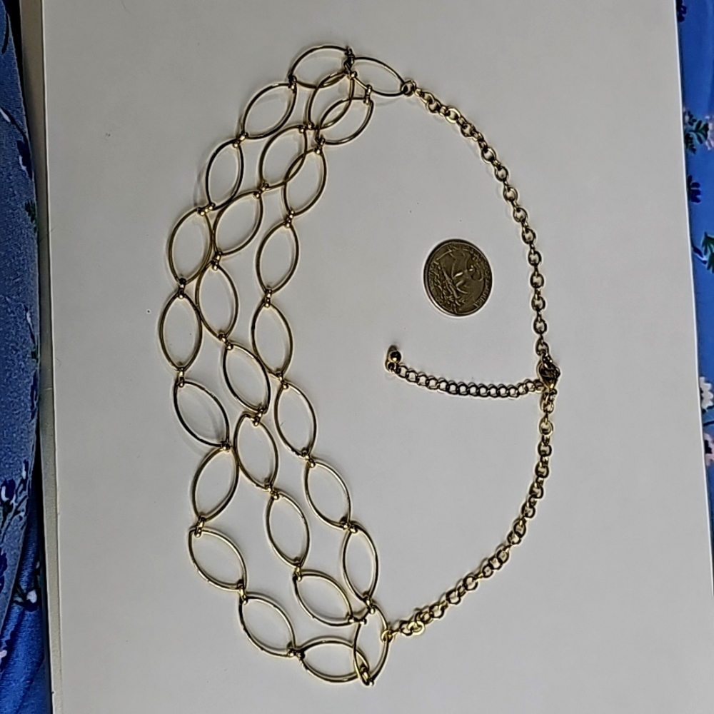 Gold tone fashion necklace